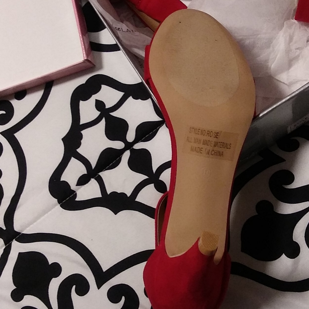 Red heels - Picture 2 of 3